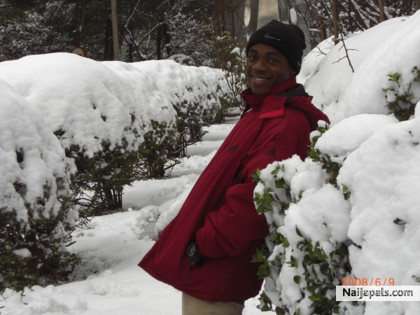 It feels good in the snow - click for next photo