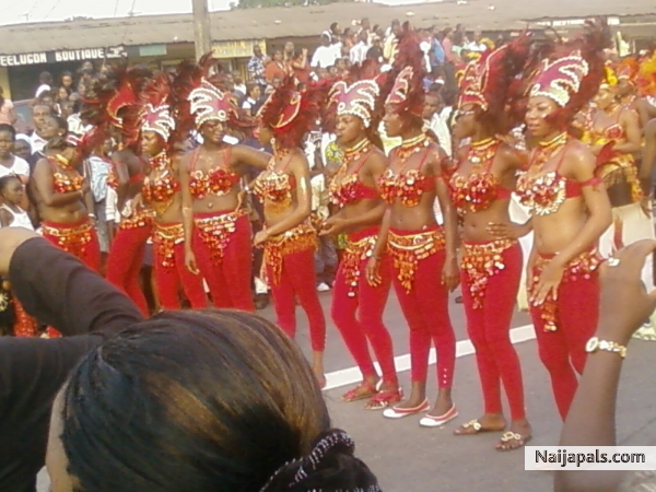 Carnival damsels - click for next photo