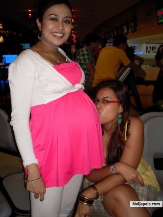 adeqsityellyelies with her bestfriend - click for next photo