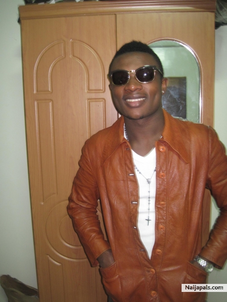 CRUZKID DE KING OF MUSIC - click for next photo