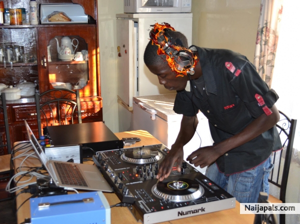 DJ FLAME MW - click for next photo