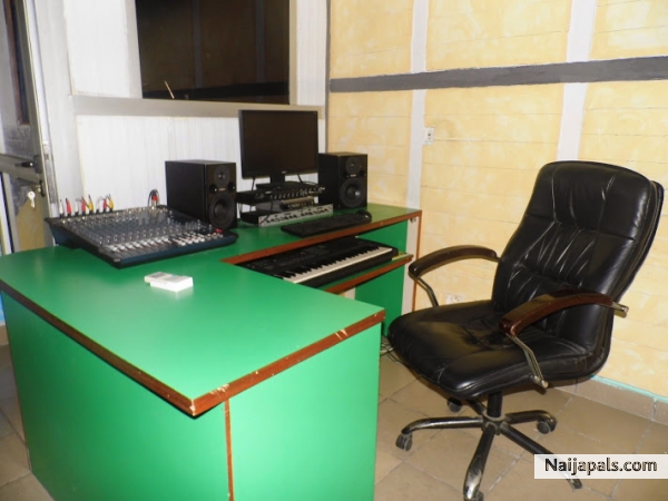 studio aza - click for next photo
