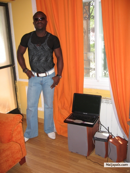  - click for next photo