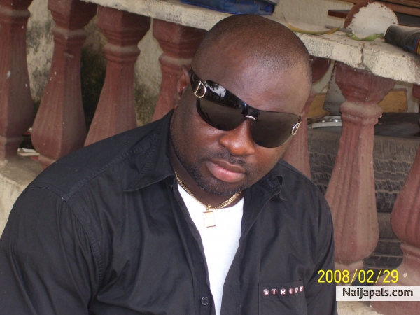 THIS IS EMEYBOY. - click for next photo