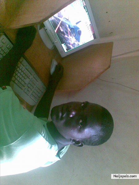 i' m busy wit my computer, no time 4 dulling - click for next photo