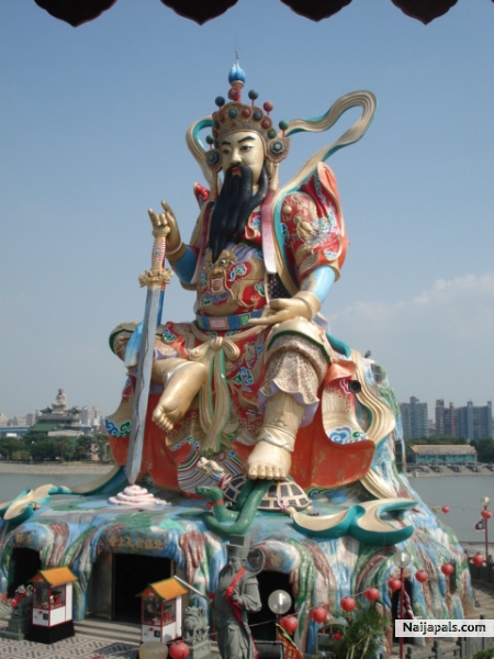 K@oShiUnG P@gOda - click for next photo