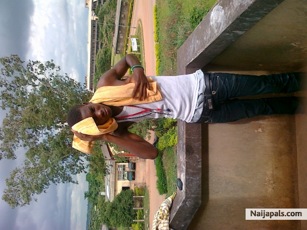 was bored so i had 2 help myself.ma skul hostel... - click for next photo