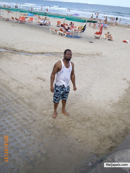http://www.naijapals.com/?L=registration.confirm&id=781975&code=0c22d94c0e69d0a71dcb02e5c4ebe4c3 - click for next photo