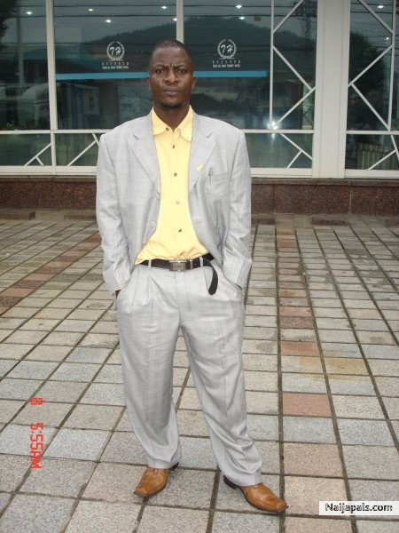 VERY HANDSOME GUY I LIKE U. - click for next photo