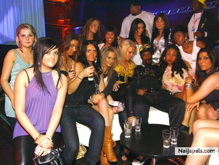 SNOOP AND SEXY LADIES CHILLING AT MY UNISOUL PARTY - click for next photo