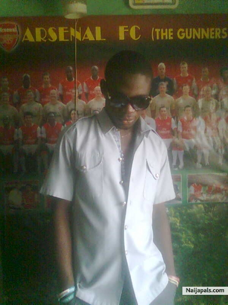 Seyi - click for next photo