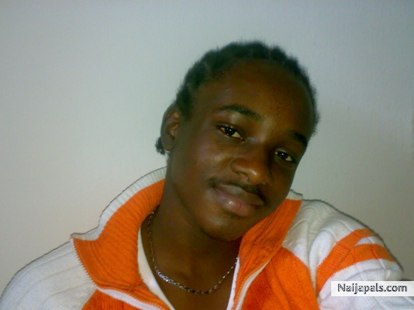 Boredom wan kill and so i jst gat to smile b4 i die so i go fine for my nxt life. - click for next photo