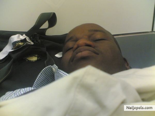 sleepin off @ the airport prayer point in Dubai - click for next photo