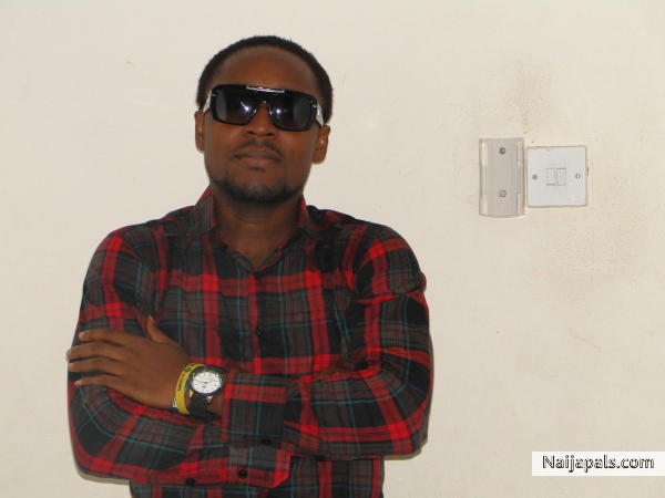 ye - click for next photo