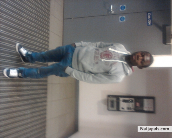 chillin in school - click for next photo