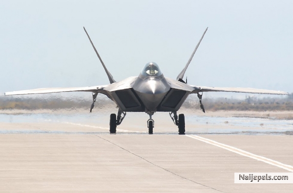 F-22 RAPTOR FIGHTER JET(USA) - click for next photo