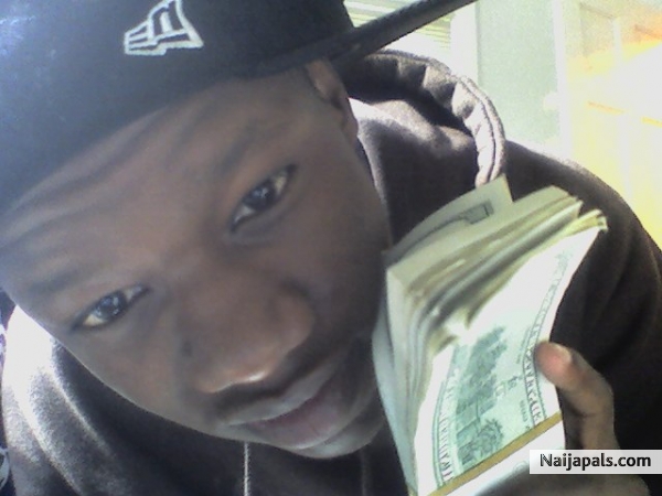 Just wakin upp frm guddd ass napp lol - click for next photo