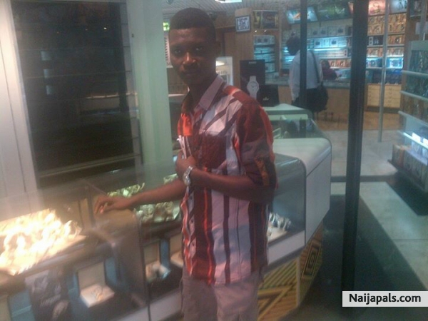 chopping at ethopia airport..... - click for next photo