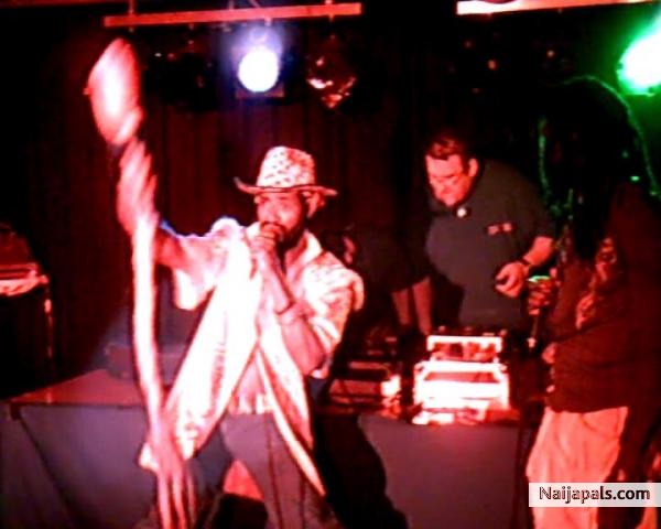 TUKLAN LIVE ON STAGE - click for next photo