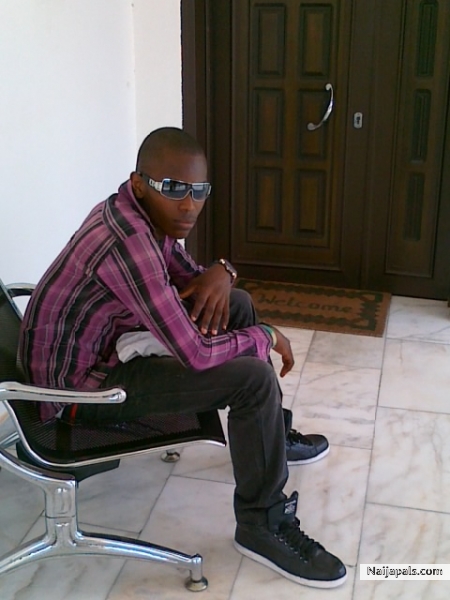 Hmmmm,,,,,,,,,,, swagga chief is here to shake d site. - click for next photo