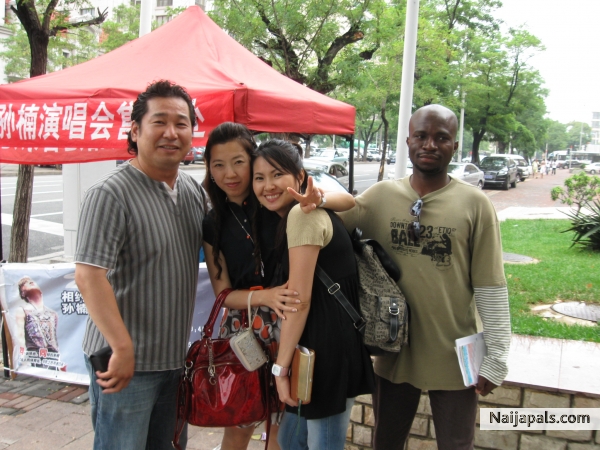 ME AND MA FRIENDS IN DALIAN - click for next photo