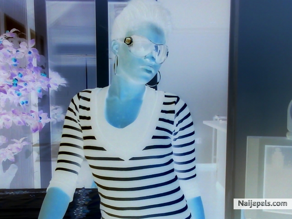 Blck nd whity meee - click for next photo
