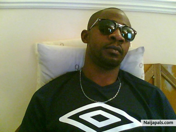 Chilling and Balling in my Crib - click for next photo