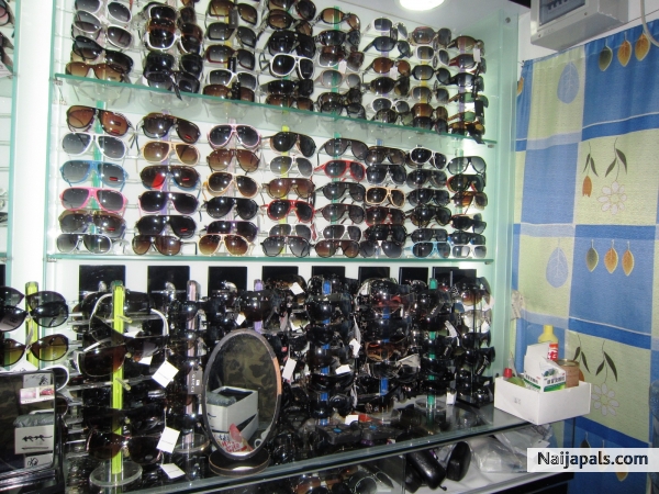 sun glasses shop - click for next photo