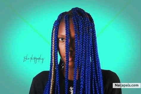 Im kevi. Aka njaadele a female artist from the city of warr delta state. - click for next photo