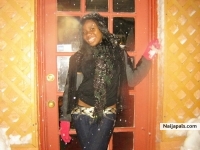 IT WAS SNOWING LIKE CRAZY.. MY HANDS WERE FREEZING.. BUT I LOOK GOOD - click for next photo