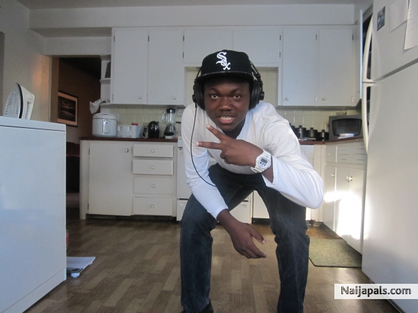 Emi Noni - click for next photo