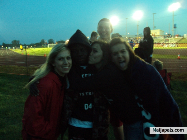 I, Hillary, Isabele and Kaylee - click for next photo