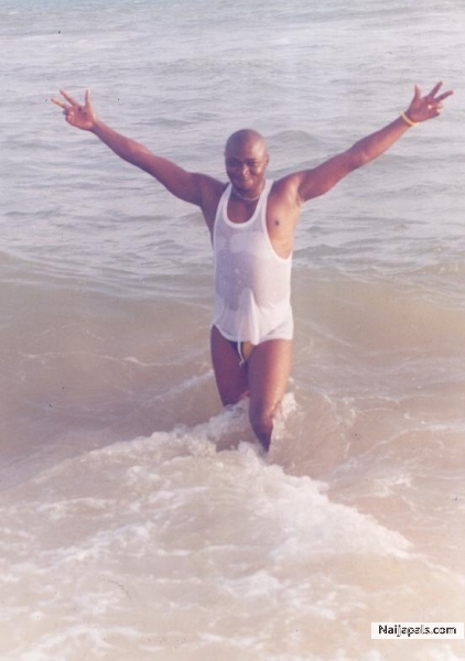 CHILLING OUT AT THE ATLANTIC OCEAN - click for next photo
