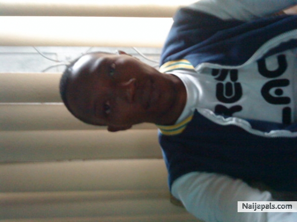 chilling at d office - click for next photo