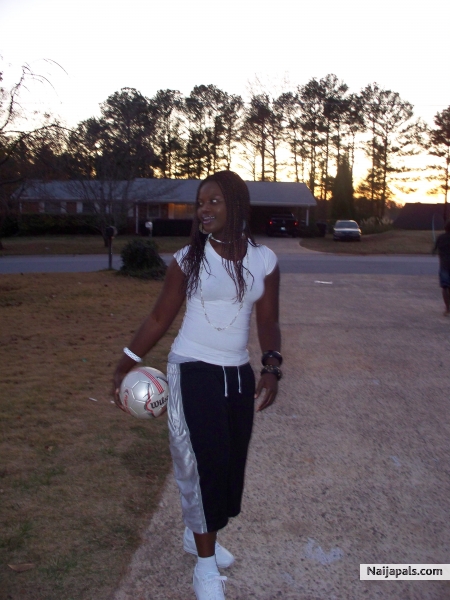 i bet y' all ain' t finna play dat ball like me.... - click for next photo