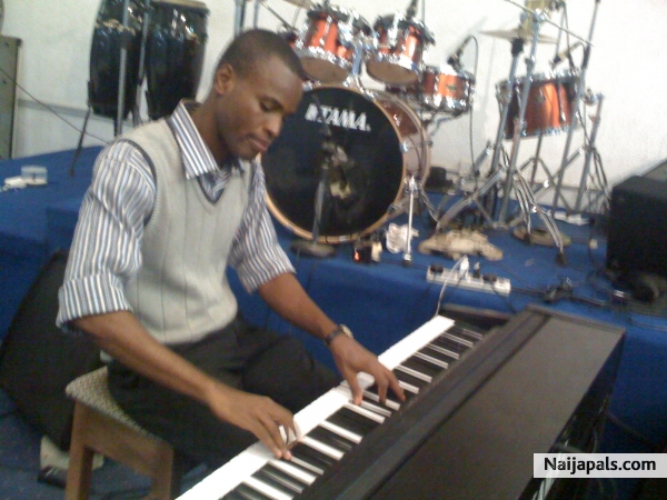 just doin my stuff as usual - click for next photo