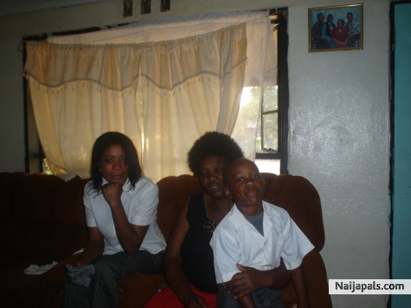 Hellen Baby with Mum & Mapalo the boss - click for next photo
