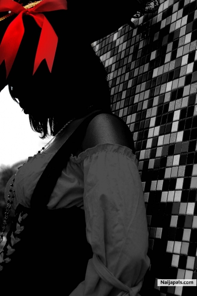 5 points in ATL photoshoot Kiara - click for next photo