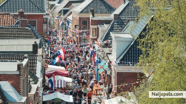 Verjaardig intocht van NO.1 - click for next photo