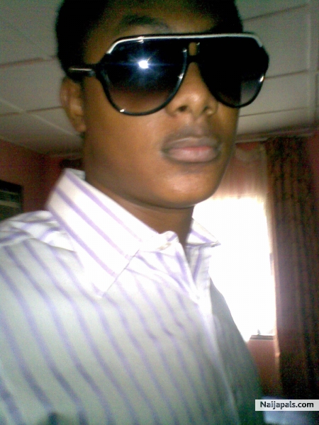< < < < > > > > me - click for next photo