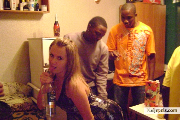 white gals - click for next photo