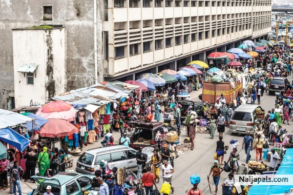 despite life moving on Ng always has the market way crowded! - click for next photo