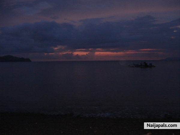 SunR!sE @ DinG@L@n Be@ch, PhiLipPinEs - click for next photo