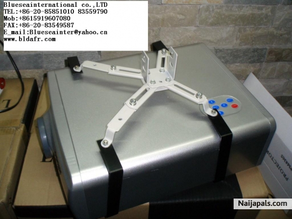High-definition LCD projector, suitable for family gatherings, churches, bars, the use of classroom - click for next photo