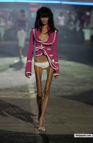 loool....all in name of being a model!!!!....it' s a pity. - click for next photo