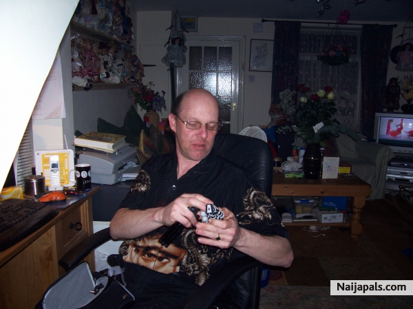 this is me with looking at my cam stand - click for next photo