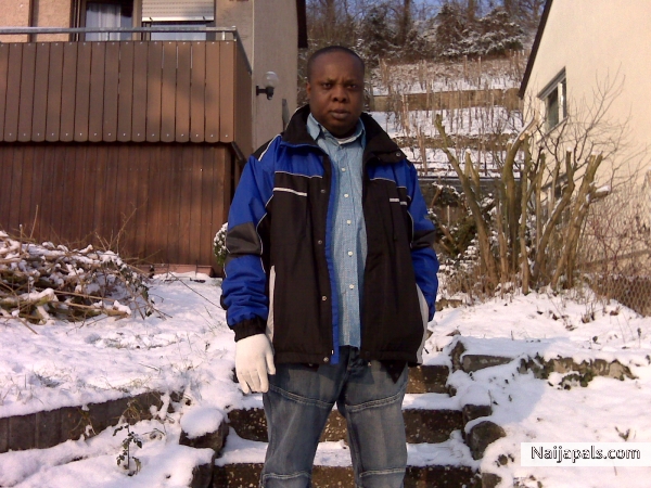 Me having fun in the snow - click for next photo