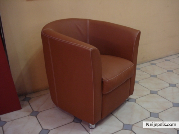 HOTEL SETTEE - click for next photo