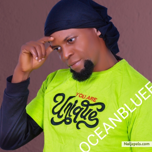 Oceanbluee - click for next photo