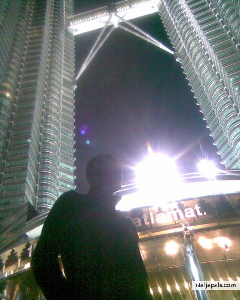 twin tower . Kuala lumpur - click for next photo